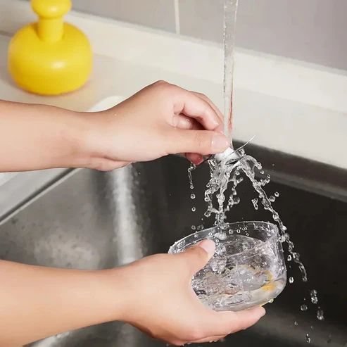 "Manual Garlic Press – Essential Kitchen Tool for Easy Garlic Mashing & Cooking Prep"