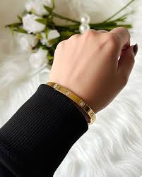 Stylish, Durable & Premium Hand Accessory 2025